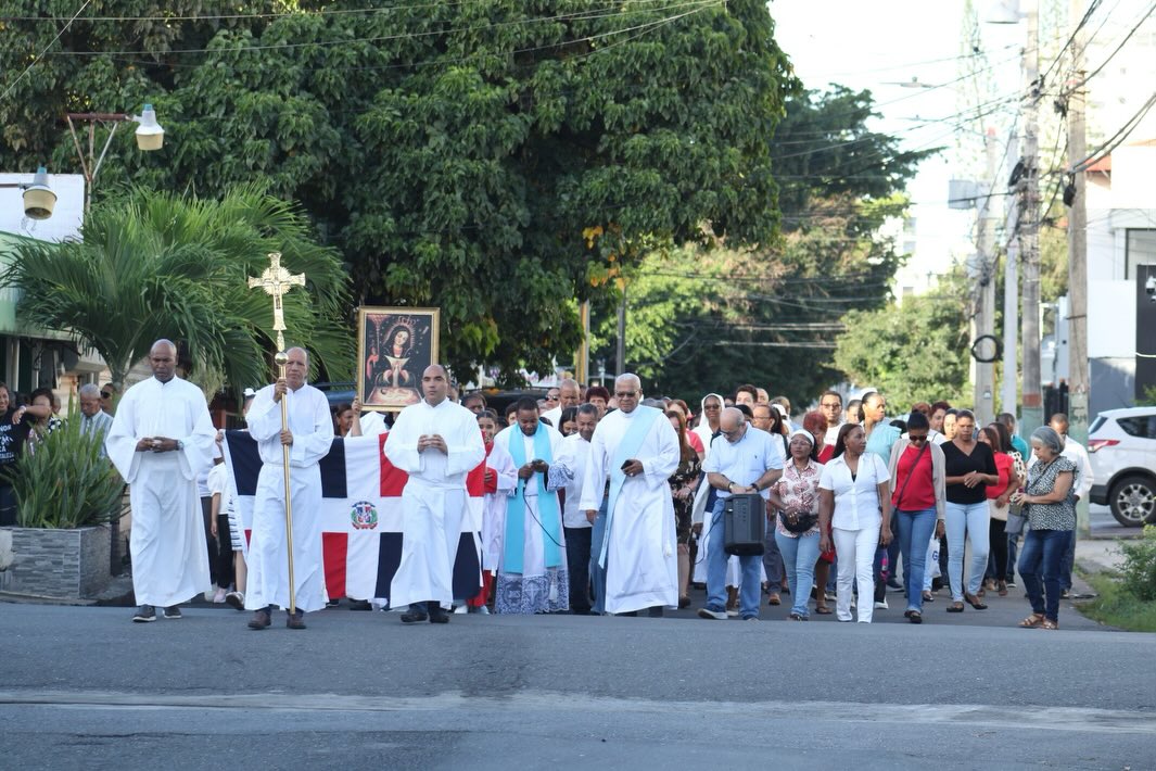 Una fe que camina: La Parroquia Inmaculado Corazón de María, realiza procesión en honor a la Virgen de la Altagracia